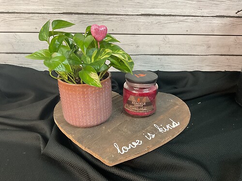 Valentine tray with plant &amp; candle